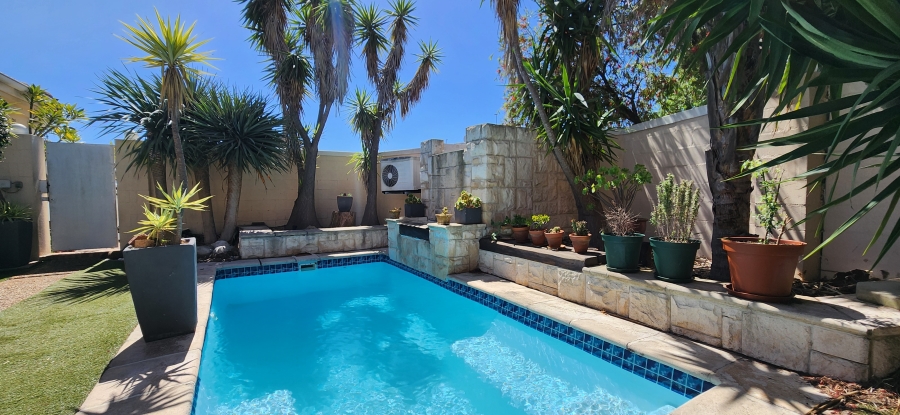 3 Bedroom Property for Sale in Sunningdale Western Cape